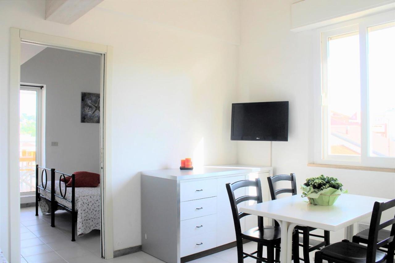 Residence Fiorella Каттолика Экстерьер фото